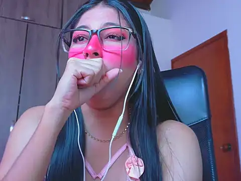 Snapshot of _ALLYSON18_ chatting on February 9, 2026, 2:15 pm ALLYSON18 online show from February 9, 2026, 2:15 pm