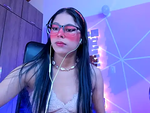 Snapshot of _ALLYSON18_ chatting on March 18, 2025, 11:33 am ALLYSON18 online show from March 18, 2025, 11:33 am