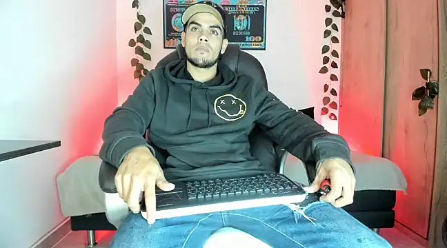 mikee scooth online show from March 3, 2025, 3:16 am