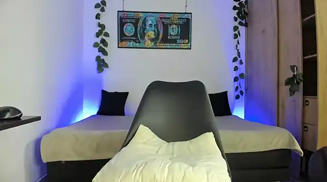 mikee scooth online show from February 28, 2025, 5:26 am