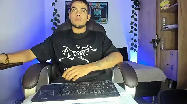 mikee scooth online show from March 7, 2025, 3:29 am