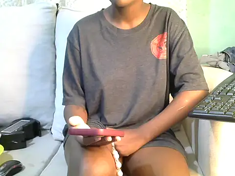 Caryyyl online show from December 14, 2025, 8:09 am