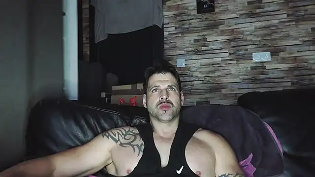 Snapshot of XxBigboybandxX chatting on February 14, 2026, 6:41 pm XxBigboybandxX online show from February 14, 2026, 6:41 pm