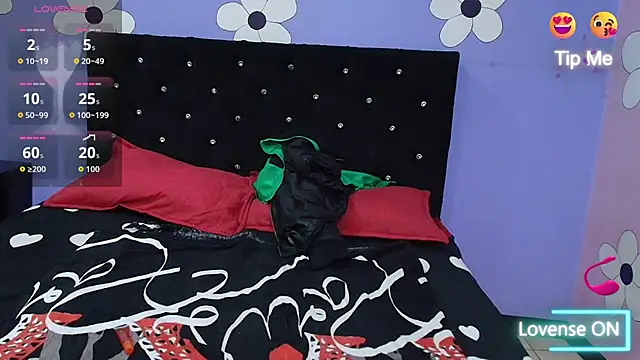 karolinee 66  online show from March 6, 2026, 4:18 am