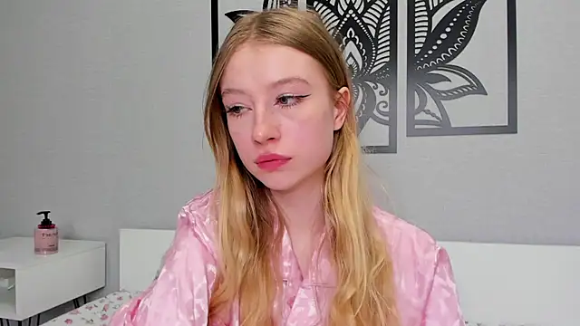 minidivaa  online show from March 11, 2025, 10:42 pm