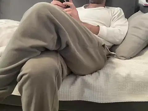 4small4inchlol online show from March 20, 2026, 2:07 pm