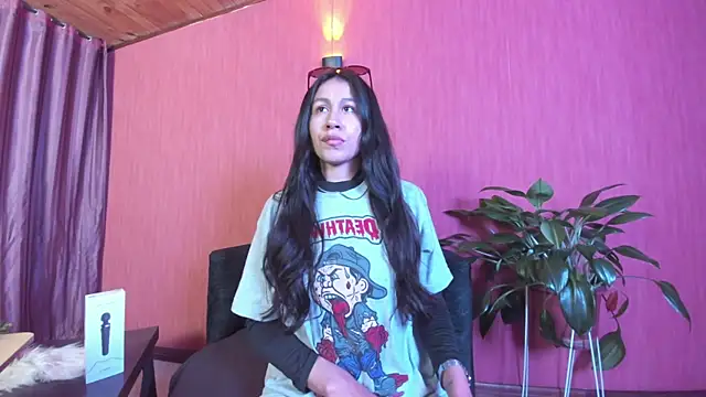 Snapshot of EmiGomez_ chatting on July 18, 2026, 11:46 pm EmiGomez online show from July 18, 2026, 11:46 pm