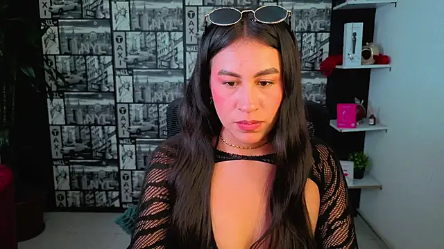 Snapshot of EmiGomez_ chatting on June 22, 2026, 2:39 am EmiGomez online show from June 22, 2026, 2:39 am