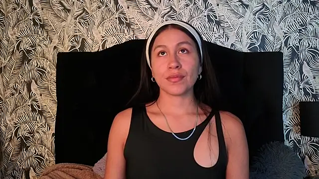 EmiGomez  online show from December 21, 2025, 8:31 pm