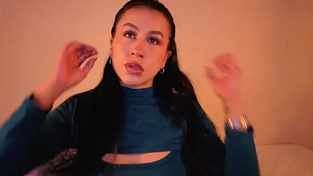 EmiGomez  online show from November 16, 2025, 5:28 pm