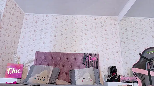 Snapshot of AvrillThomas chatting on September 27, 2025, 2:45 pm AvrillThomas online show from September 27, 2025, 2:45 pm