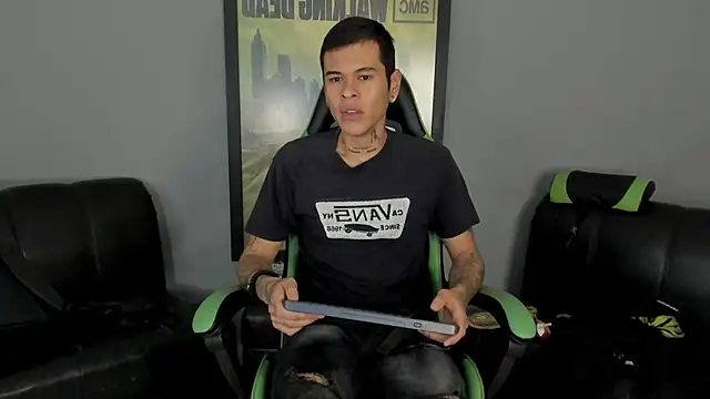 Snapshot of jamesinked_ chatting on February 9, 2025, 6:37 pm jamesinked  online show from February 9, 2025, 6:37 pm