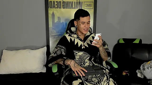 Snapshot of jamesinked_ chatting on March 19, 2025, 12:48 am jamesinked  online show from March 19, 2025, 12:48 am