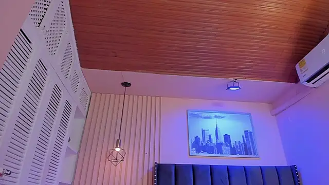 viiolett lee online show from September 13, 2025, 9:37 pm