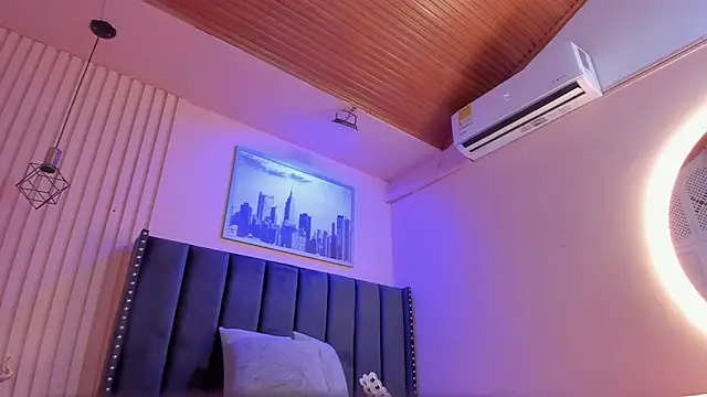 viiolett lee online show from March 19, 2025, 8:22 pm