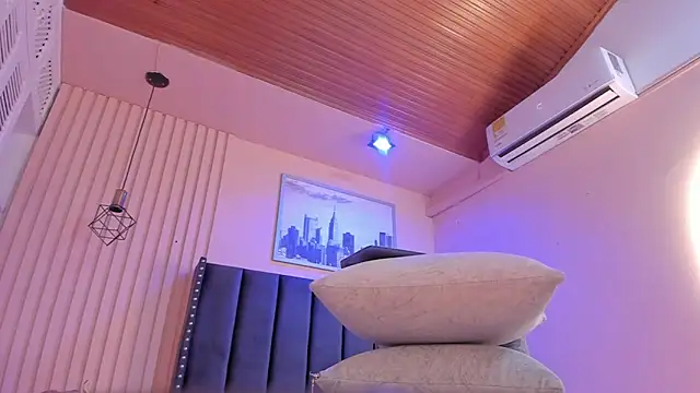 viiolett lee online show from March 20, 2025, 11:34 pm