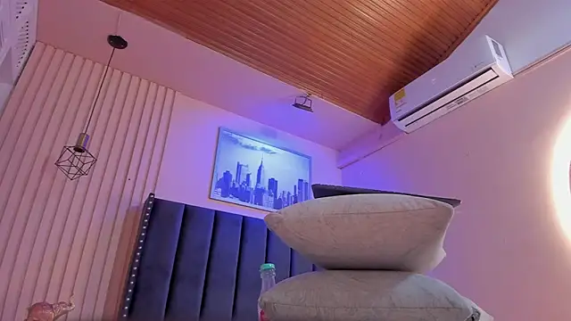 viiolett lee online show from March 22, 2025, 11:20 pm