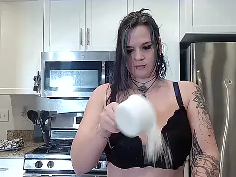 CherryWilde online show from January 15, 2026, 4:10 pm