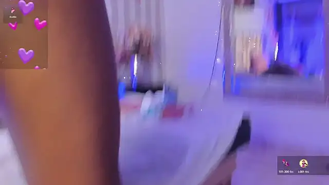 Snapshot of vayoleen chatting on March 1, 2026, 8:58 am vayoleen online show from March 1, 2026, 8:58 am