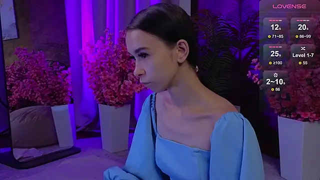 Snapshot of LilithStrangfor chatting on October 7, 2025, 9:27 pm LilithStrangfor online show from October 7, 2025, 9:27 pm