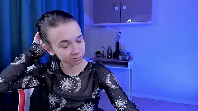 Snapshot of LilithStrangfor chatting on December 7, 2024, 4:15 am LilithStrangfor online show from December 7, 2024, 4:15 am