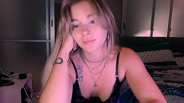 Snapshot of Eva_Jaya chatting on October 8, 2025, 12:07 pm Eva Jaya online show from October 8, 2025, 12:07 pm