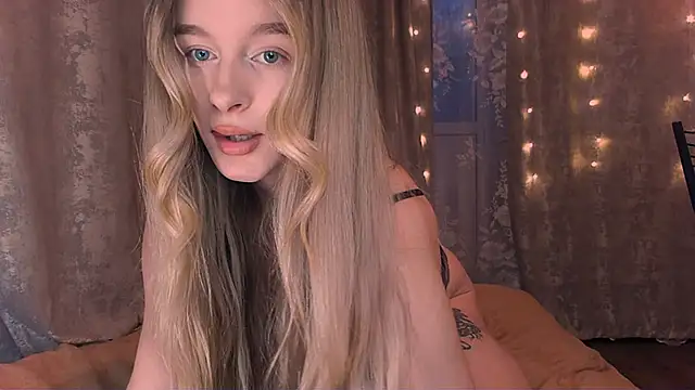 Snapshot of Eva_Jaya chatting on December 22, 2024, 1:11 pm Eva Jaya online show from December 22, 2024, 1:11 pm