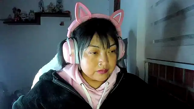 Snapshot of Shaddycute_ chatting on May 31, 2026, 10:32 am Shaddycute online show from May 31, 2026, 10:32 am