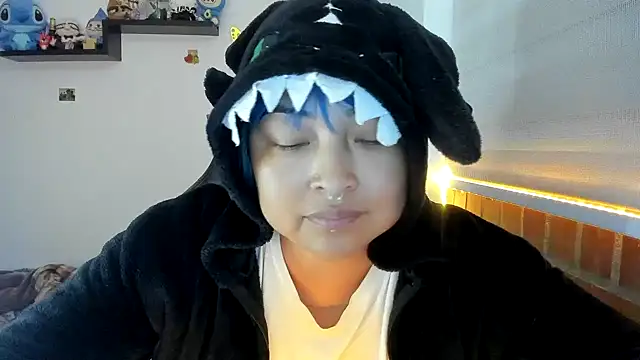 Snapshot of Shaddycute_ chatting on November 19, 2025, 5:13 pm Shaddycute online show from November 19, 2025, 5:13 pm