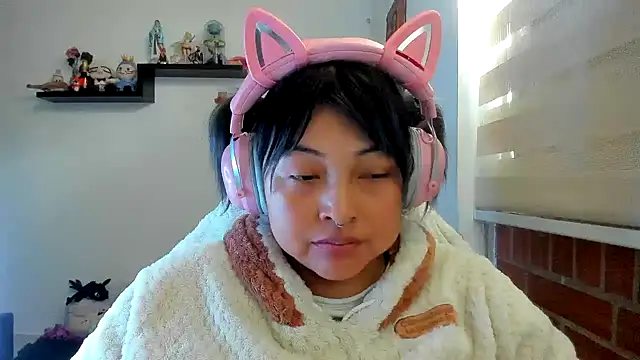 Snapshot of Shaddycute_ chatting on June 3, 2026, 2:33 pm Shaddycute online show from June 3, 2026, 2:33 pm