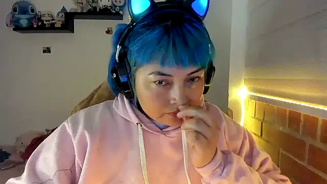 Snapshot of Shaddycute_ chatting on December 21, 2025, 12:57 am Shaddycute online show from December 21, 2025, 12:57 am