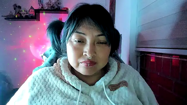 Snapshot of Shaddycute_ chatting on May 19, 2026, 1:56 am Shaddycute online show from May 19, 2026, 1:56 am