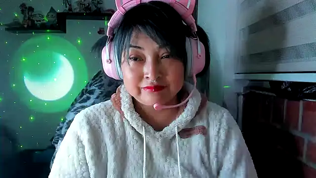 Snapshot of Shaddycute_ chatting on May 18, 2026, 3:06 am Shaddycute online show from May 18, 2026, 3:06 am