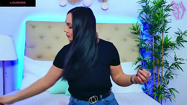 DaliyaArabian online show from October 29, 2025, 1:10 pm