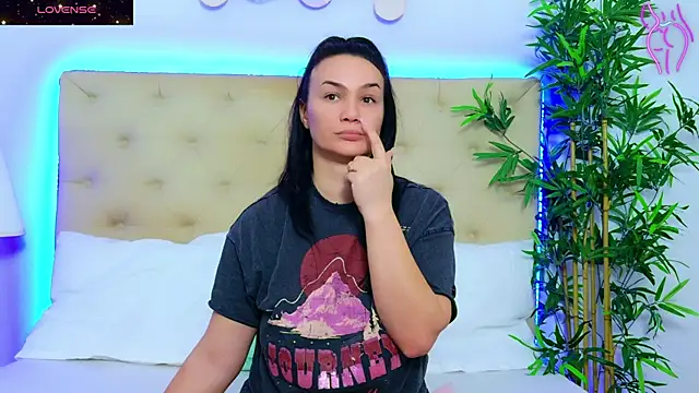 DaliyaArabian online show from November 21, 2025, 12:59 pm