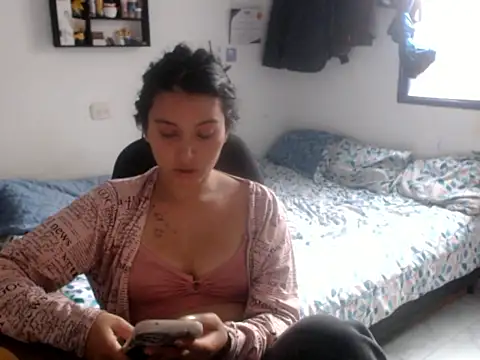 HannaKlein online show from January 5, 2026, 6:44 pm