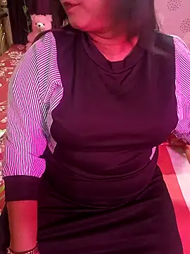 Snapshot of ella_mariya chatting on January 24, 2025, 6:14 pm ella mariya online show from January 24, 2025, 6:14 pm