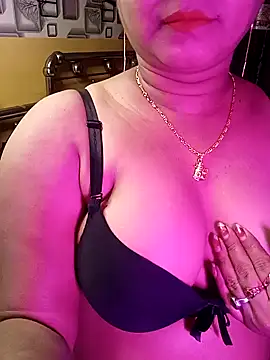 Snapshot of ella_mariya chatting on January 4, 2025, 4:11 pm ella mariya online show from January 4, 2025, 4:11 pm