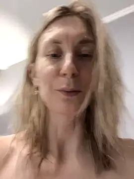 AvelinaLeoni online show from October 13, 2025, 6:37 am