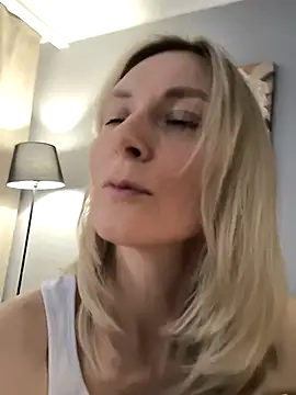 AvelinaLeoni online show from March 2, 2026, 7:48 am