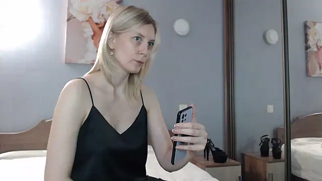 AvelinaLeoni online show from March 14, 2025, 5:59 am