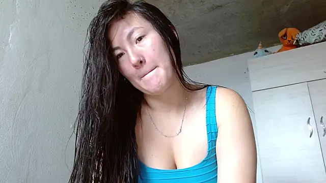 Elle Lee  online show from July 8, 2026, 2:07 pm