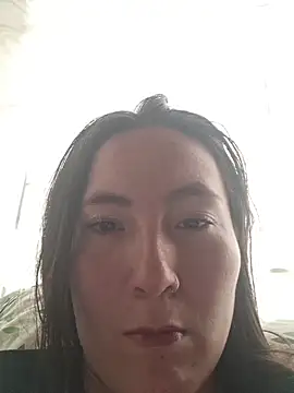 Elle Lee  online show from April 15, 2026, 3:27 pm