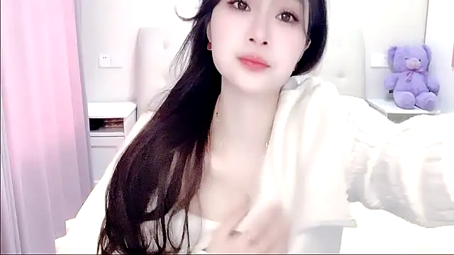 aisha123123 online show from January 11, 2026, 2:18 am