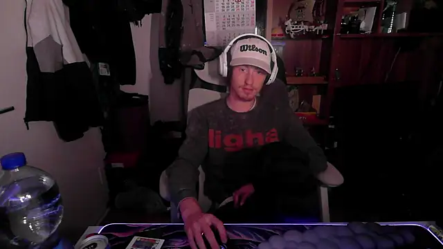 Snapshot of leon29leo chatting on October 21, 2025, 5:01 pm leon29leo online show from October 21, 2025, 5:01 pm
