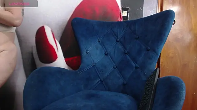 karenlennox1 online show from February 14, 2025, 6:23 am