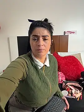 karenlennox1 online show from April 17, 2026, 12:02 am