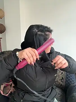 karenlennox1 online show from February 16, 2026, 11:02 pm