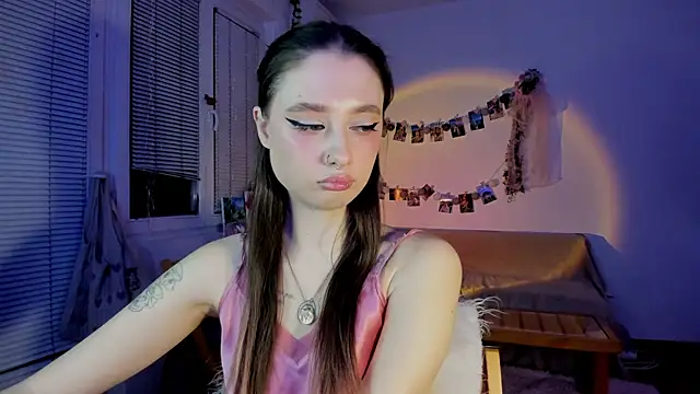 Jenny darling love online show from March 21, 2025, 7:02 pm