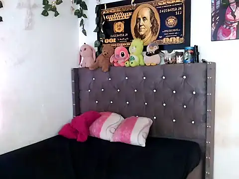 stefanny hot03 online show from November 16, 2025, 4:23 pm